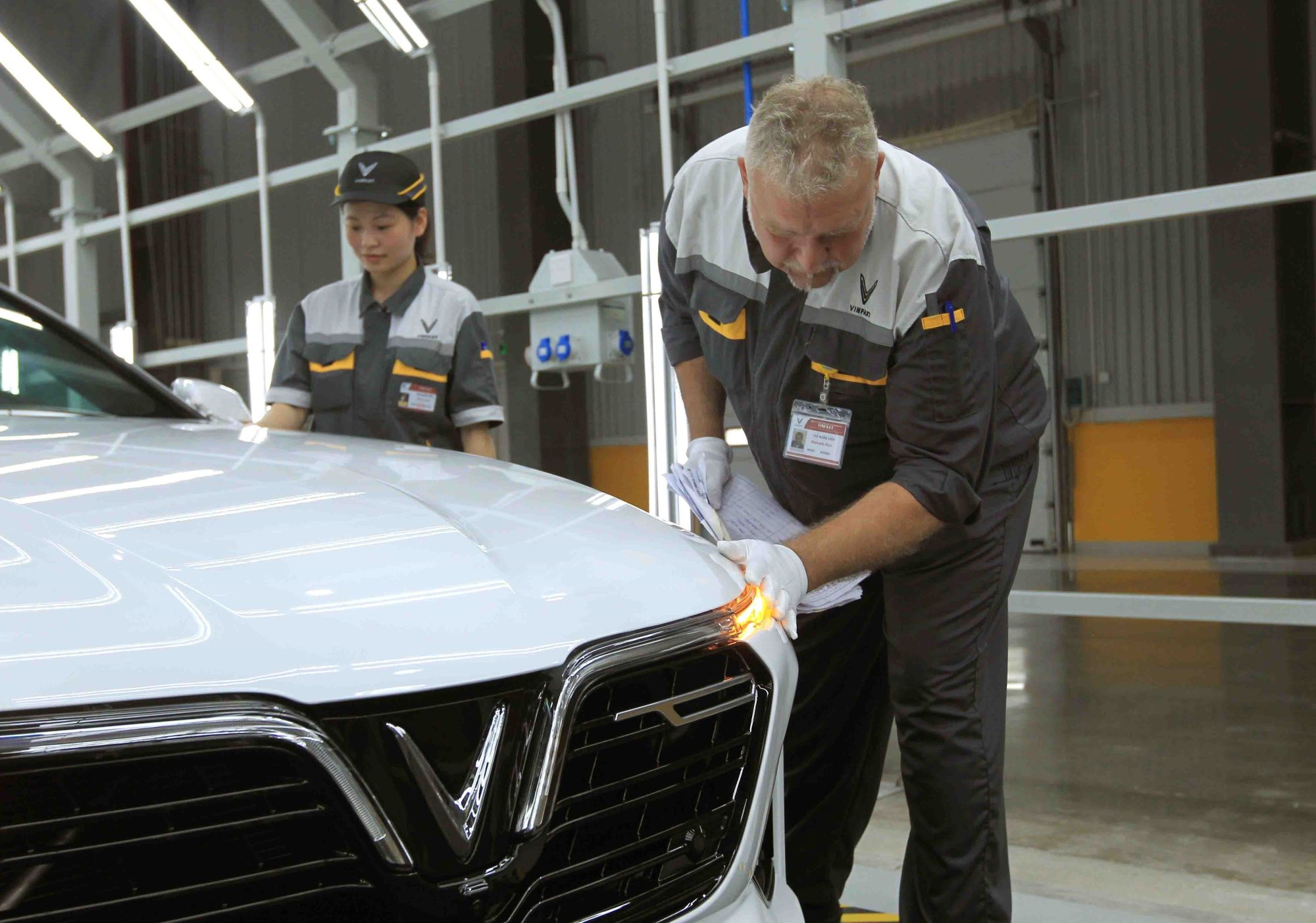 Automation system brings uniform design and quality to the car shells of VinFast