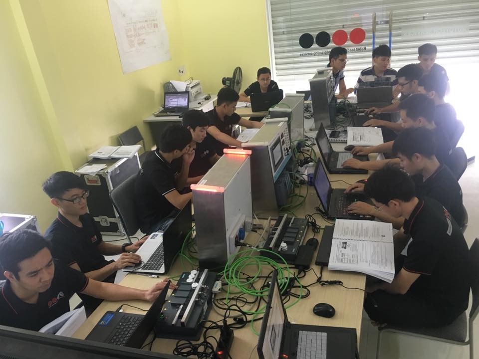 Một buổi đào tạo PLC của đội ngũ kỹ sư