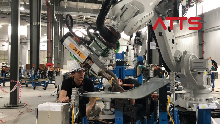 Engineers of ATTS Vietnam are operating and programming robots at AAPICO - VinFast factory